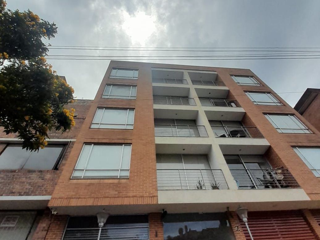 Apartamento de 2 alcobas en venta en Santa Barbara, Bogotá, 69 m² · foto 2 de 20