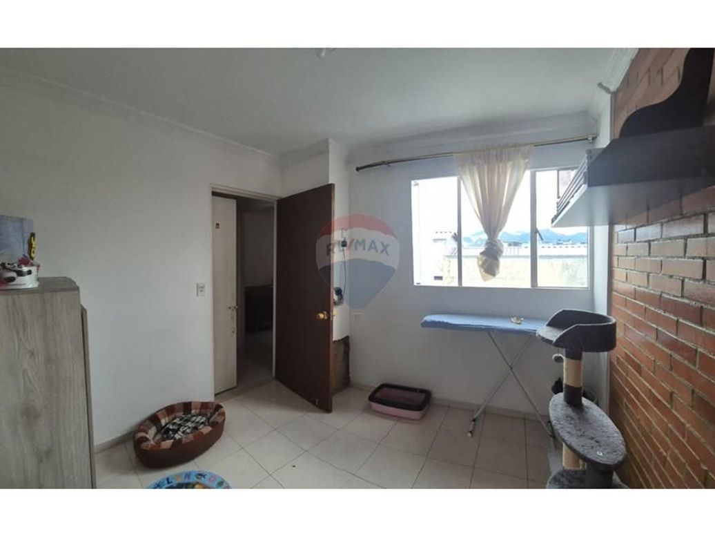 Casa de 6 alcobas en venta en Cjr Bernini, Bogotá, 250 m² · foto 2 de 14