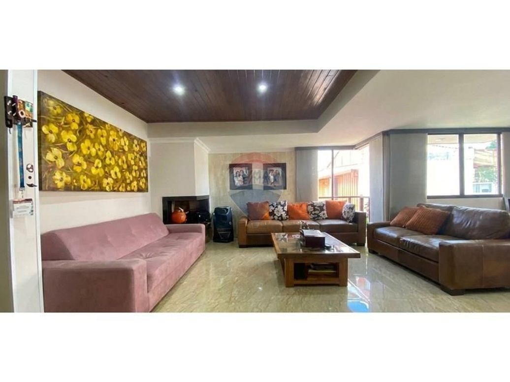 Casa de 3 alcobas en venta en San José De Bavaria, Bogotá, 373 m² · foto 3 de 20