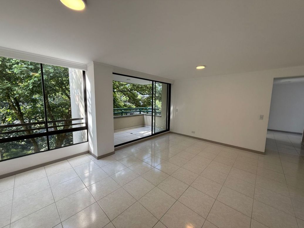 Entreaguas 702  Apartamento en Las Lomas 1