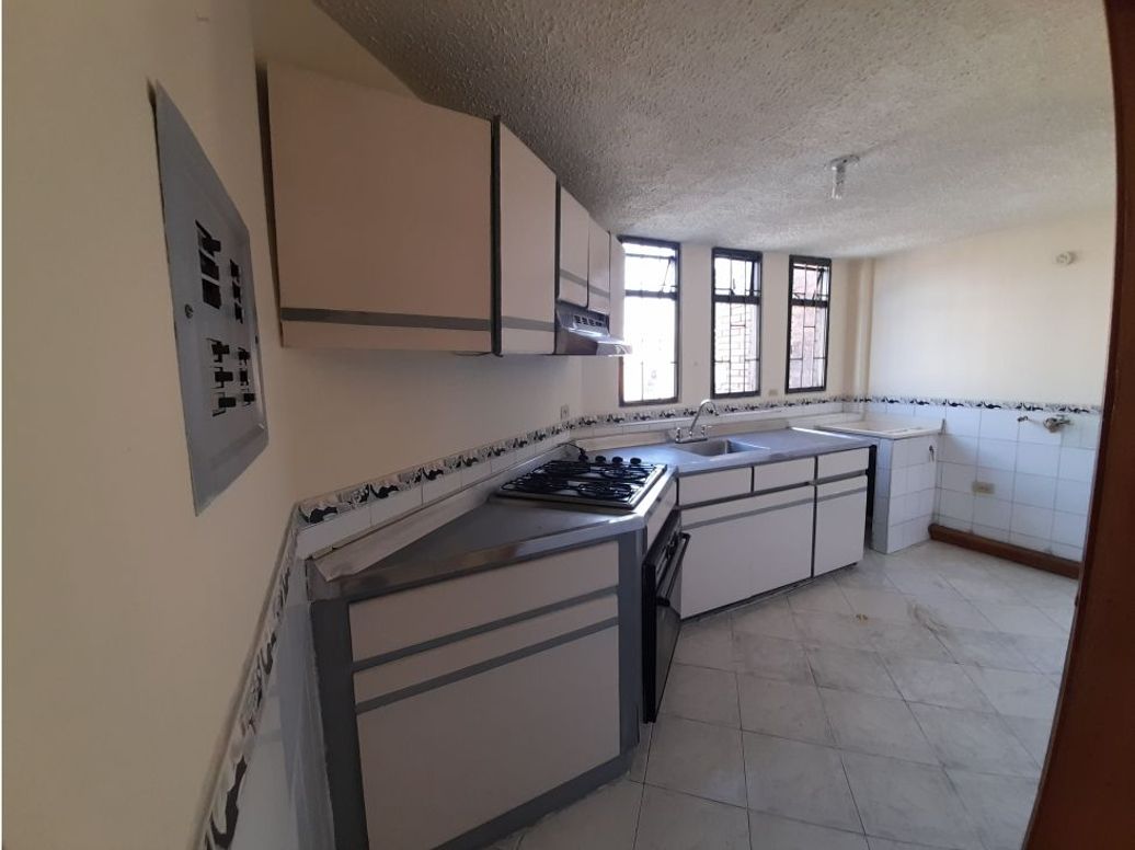 Apartamento de 3 alcobas en venta en Modelia, Bogotá, 115 m² · foto 8 de 19