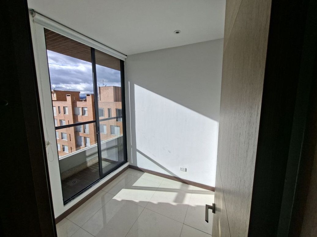Apartamento de 3 alcobas en venta en Molinos Norte, Bogotá, 153 m² · foto 8 de 19