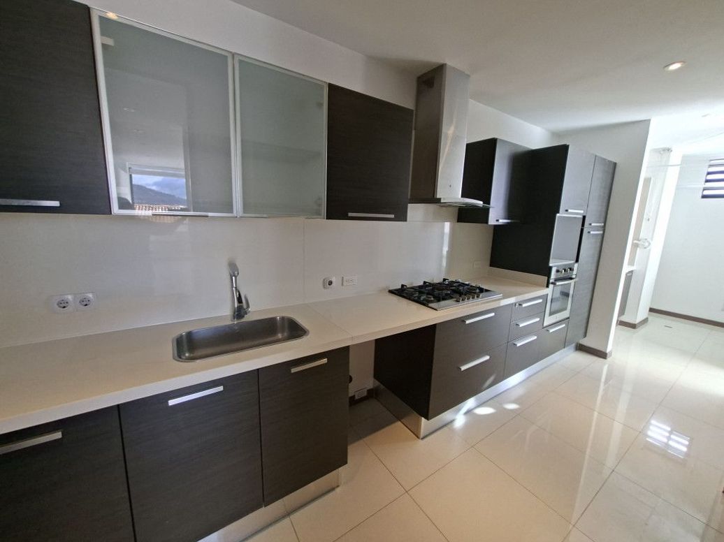 Apartamento de 3 alcobas en venta en Molinos Norte, Bogotá, 153 m² · foto 6 de 19