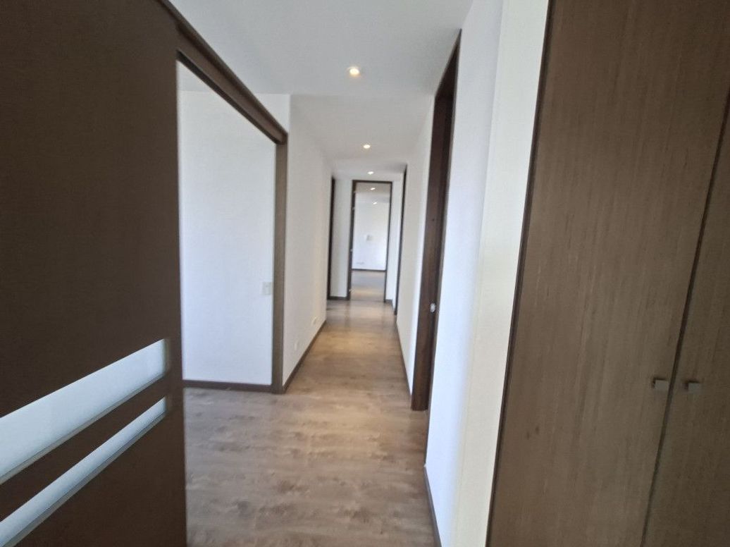 Apartamento de 3 alcobas en venta en Molinos Norte, Bogotá, 153 m² · foto 9 de 19