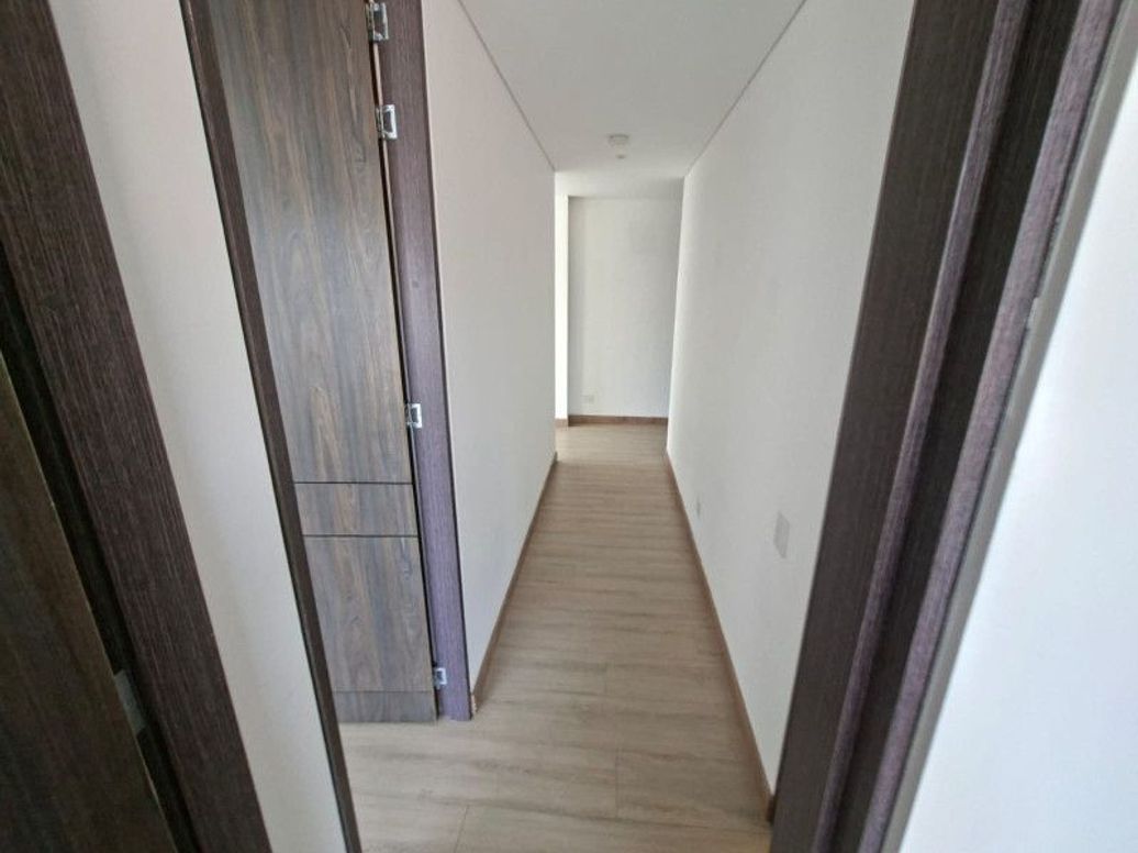 Apartamento de 2 alcobas en venta en Santa Barbara Occidental, Bogotá, 63 m² · foto 4 de 15