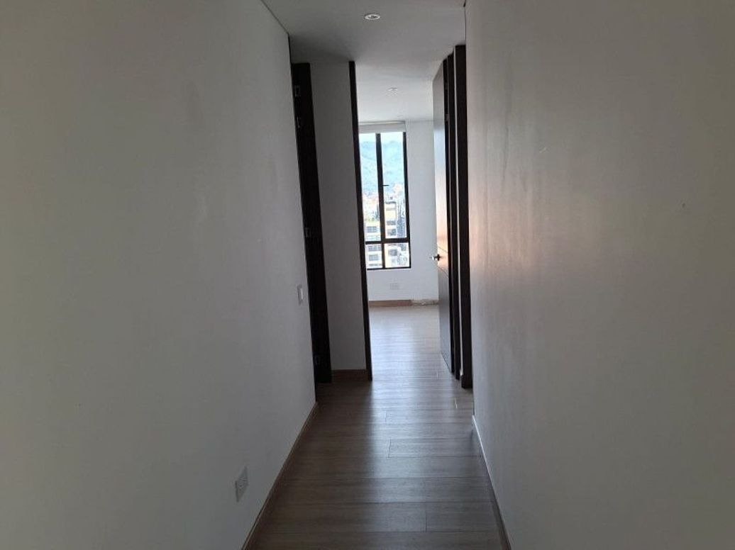 Apartamento de 2 alcobas en venta en Santa Barbara Occidental, Bogotá, 63 m² · foto 5 de 15