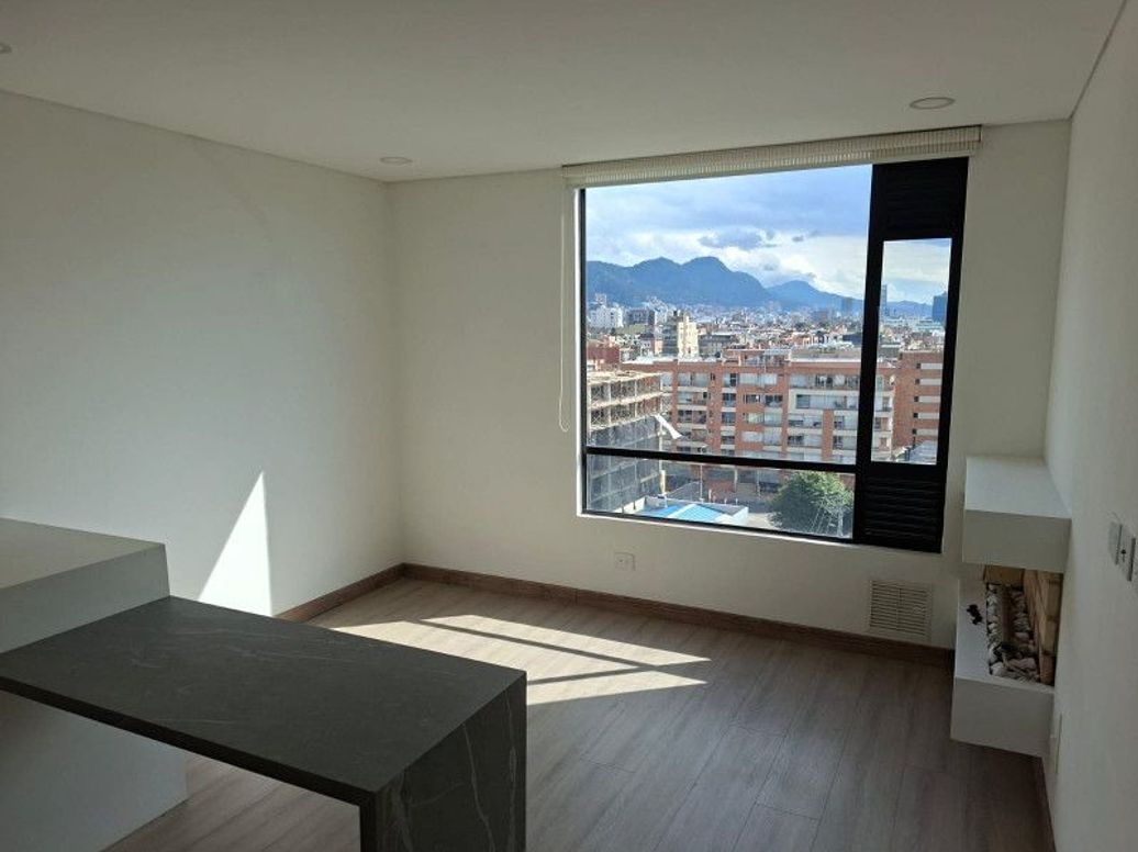 Apartamento de 2 alcobas en venta en Santa Barbara Occidental, Bogotá, 63 m² · foto 2 de 15