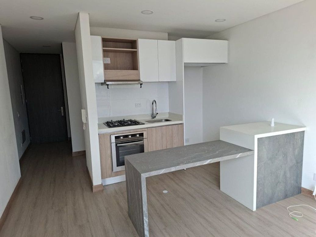 Apartamento de 2 alcobas en venta en Santa Barbara Occidental, Bogotá, 63 m² · foto 3 de 15