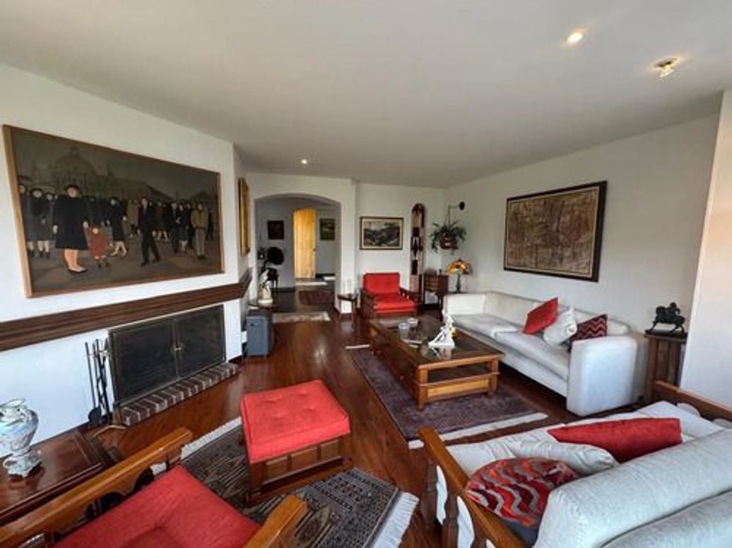 Casa de 4 alcobas en venta en Cerros De Suba, Bogotá, 446 m² · foto 2 de 20