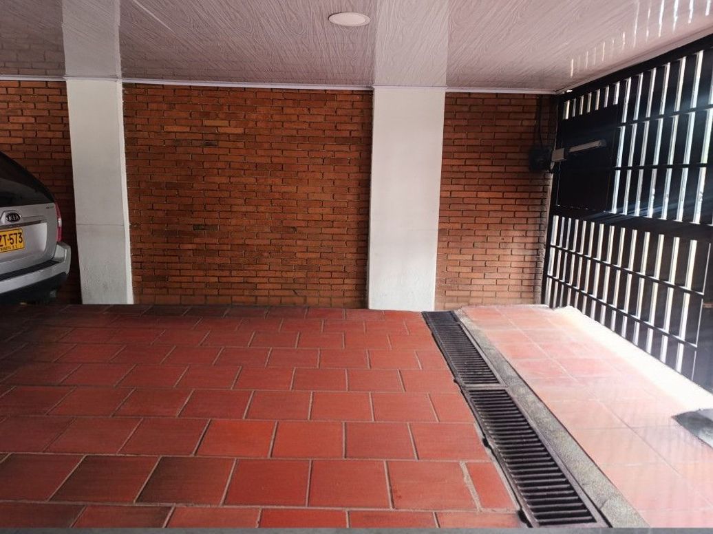 Apartamento de 3 alcobas en venta en San Luis, Bogotá, 97 m² · foto 2 de 20