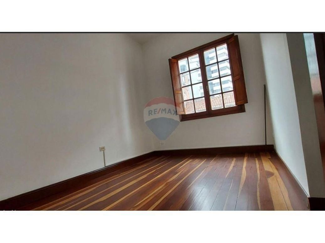 Casa de 6 alcobas en venta en Cjr Loira Real, Bogotá, 245 m² · foto 7 de 20