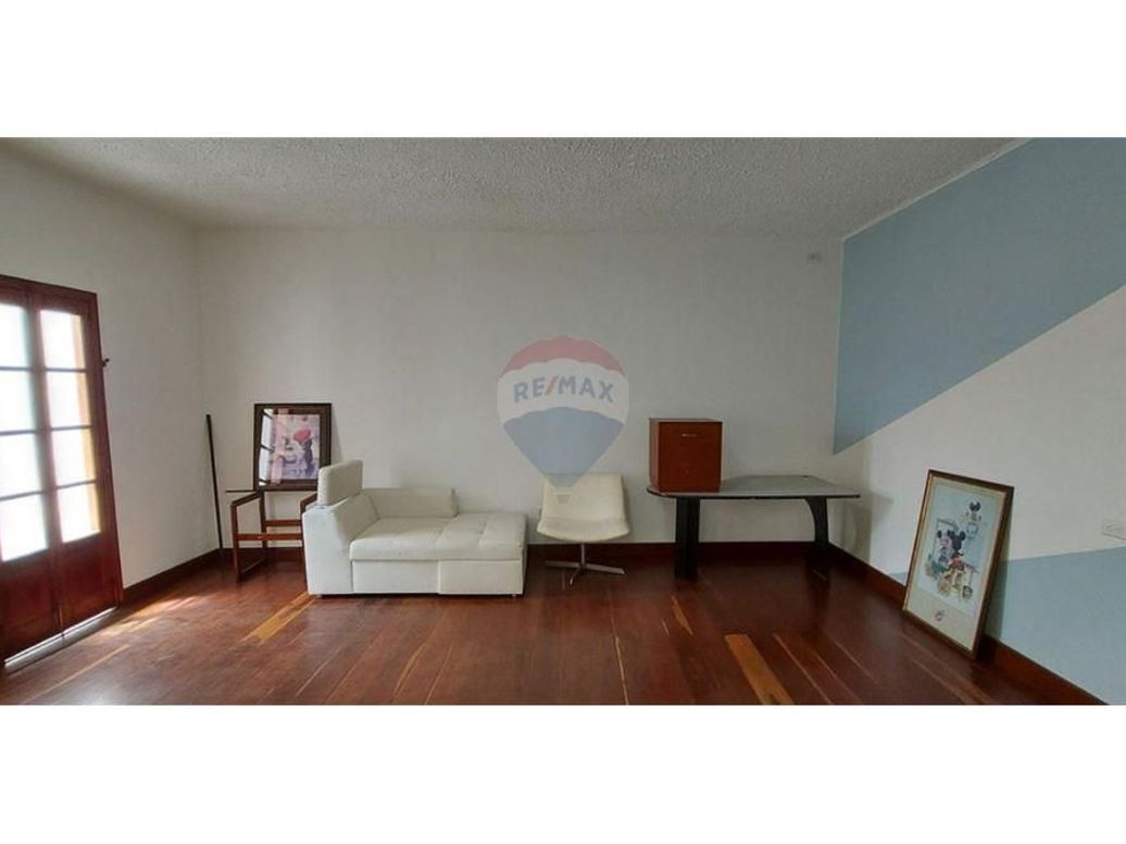 Casa de 6 alcobas en venta en Cjr Loira Real, Bogotá, 245 m² · foto 2 de 20