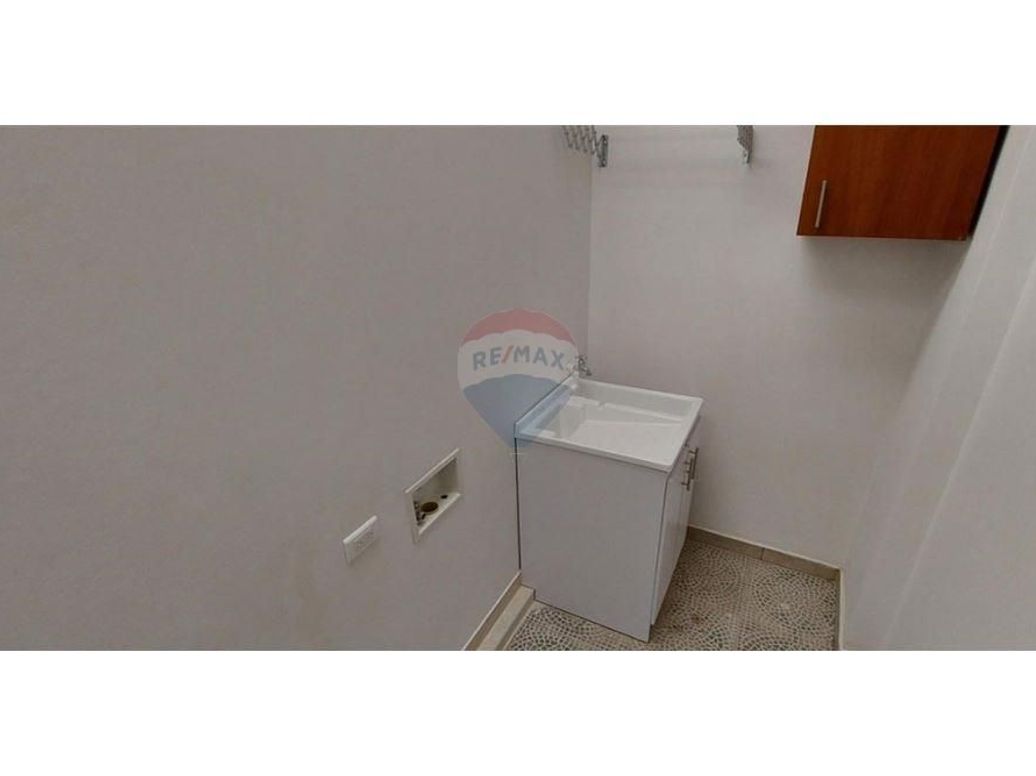 Casa de 6 alcobas en venta en Cjr Loira Real, Bogotá, 245 m² · foto 6 de 20