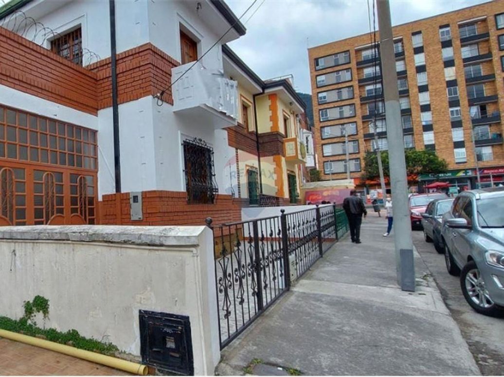 Casa de 6 alcobas en venta en Cjr Loira Real, Bogotá, 245 m² · foto 17 de 20