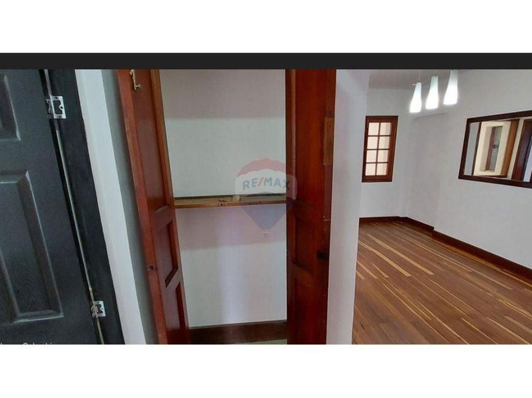 Casa de 6 alcobas en venta en Cjr Loira Real, Bogotá, 245 m² · foto 14 de 20