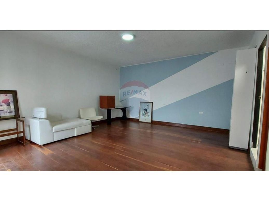 Casa de 6 alcobas en venta en Cjr Loira Real, Bogotá, 245 m² · foto 8 de 20