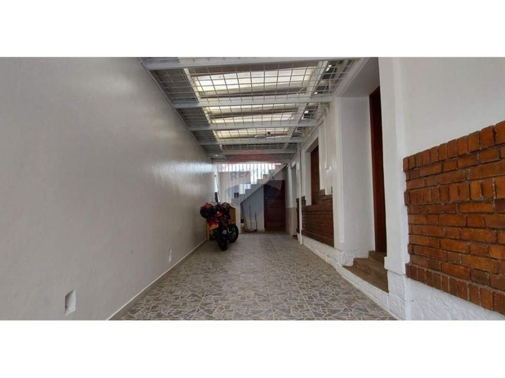 Casa de 6 alcobas en venta en Cjr Loira Real, Bogotá, 245 m² · foto 10 de 20