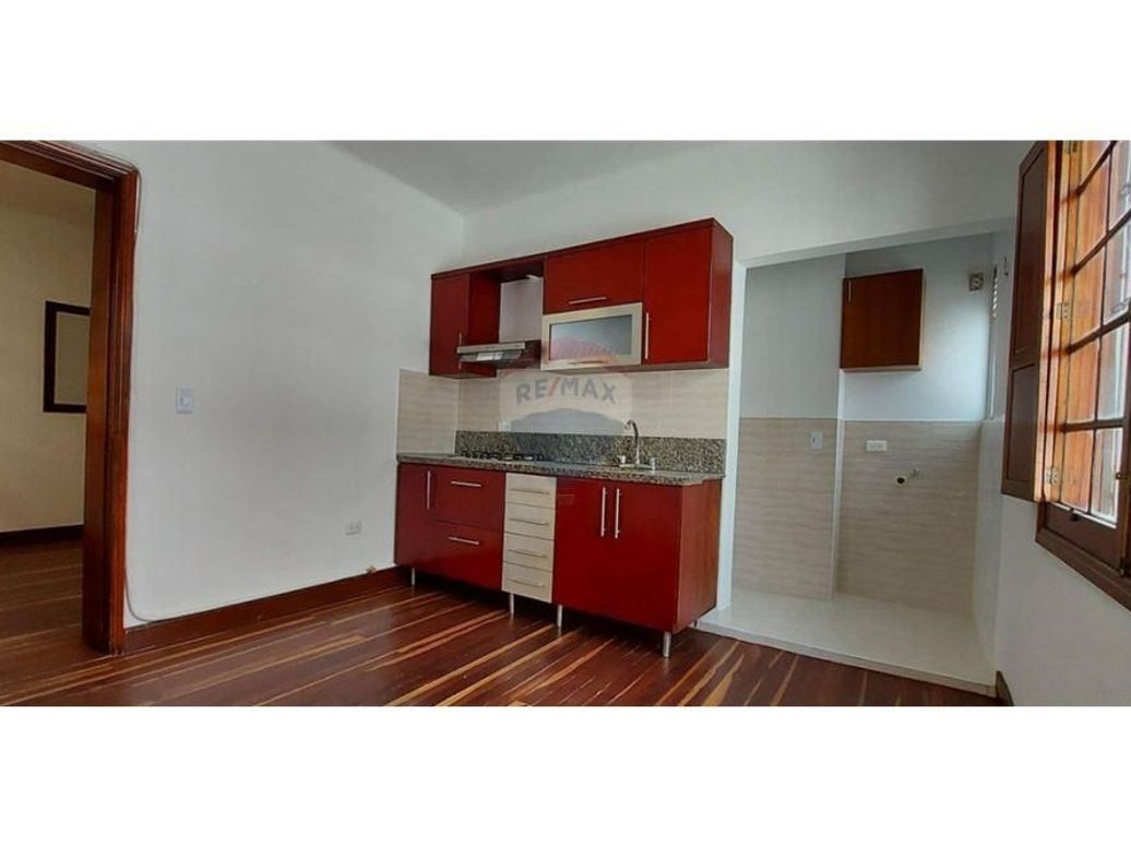 Casa de 6 alcobas en venta en Cjr Loira Real, Bogotá, 245 m² · foto 9 de 20