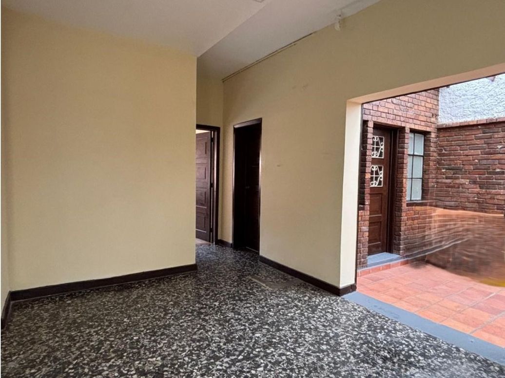 Casa de 6 alcobas en venta en San Luis, Bogotá, 330 m² · foto 2 de 20