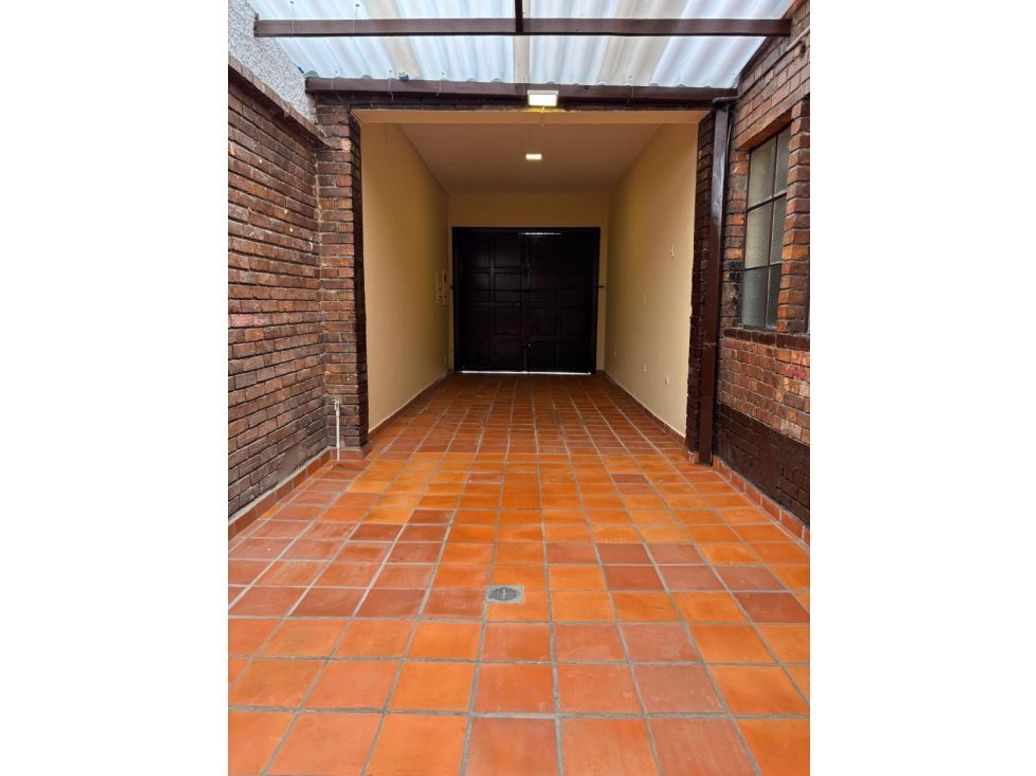 Casa de 6 alcobas en venta en San Luis, Bogotá, 330 m² · foto 3 de 20