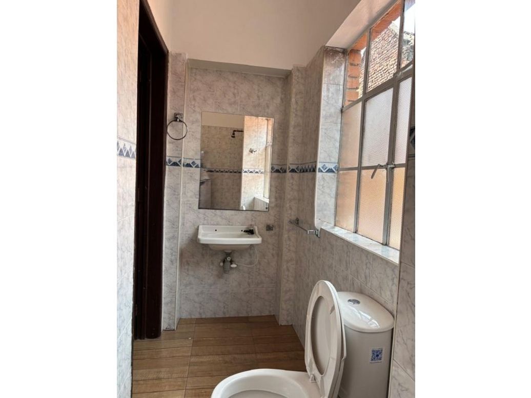 Casa de 6 alcobas en venta en San Luis, Bogotá, 330 m² · foto 17 de 20