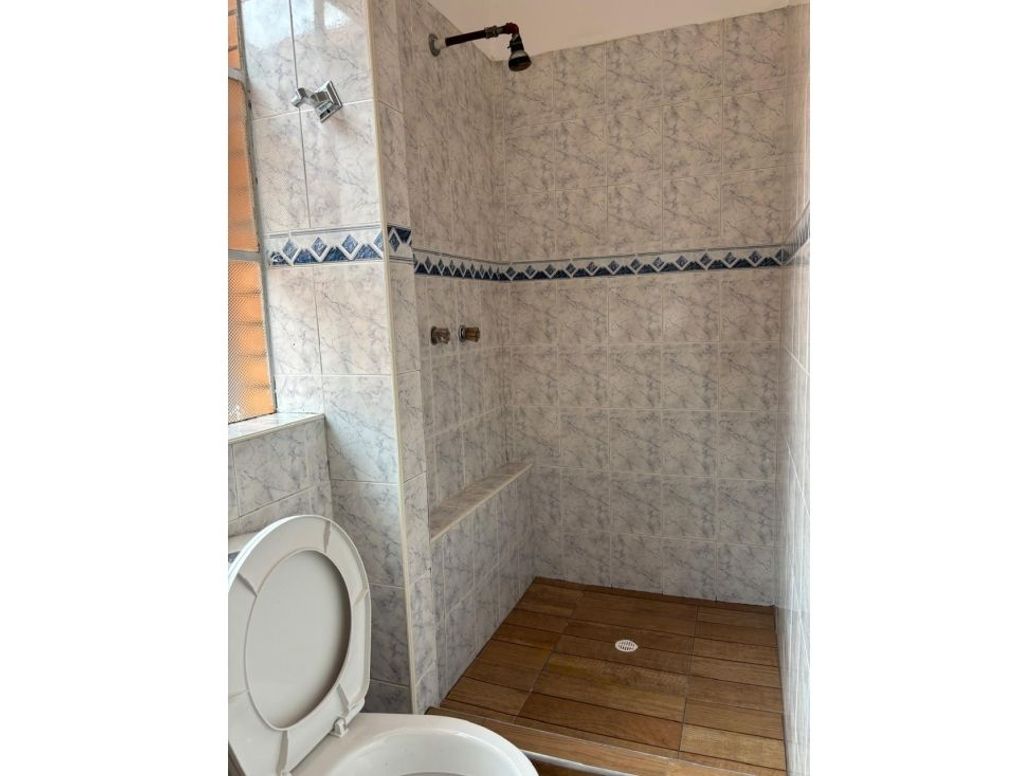 Casa de 6 alcobas en venta en San Luis, Bogotá, 330 m² · foto 16 de 20