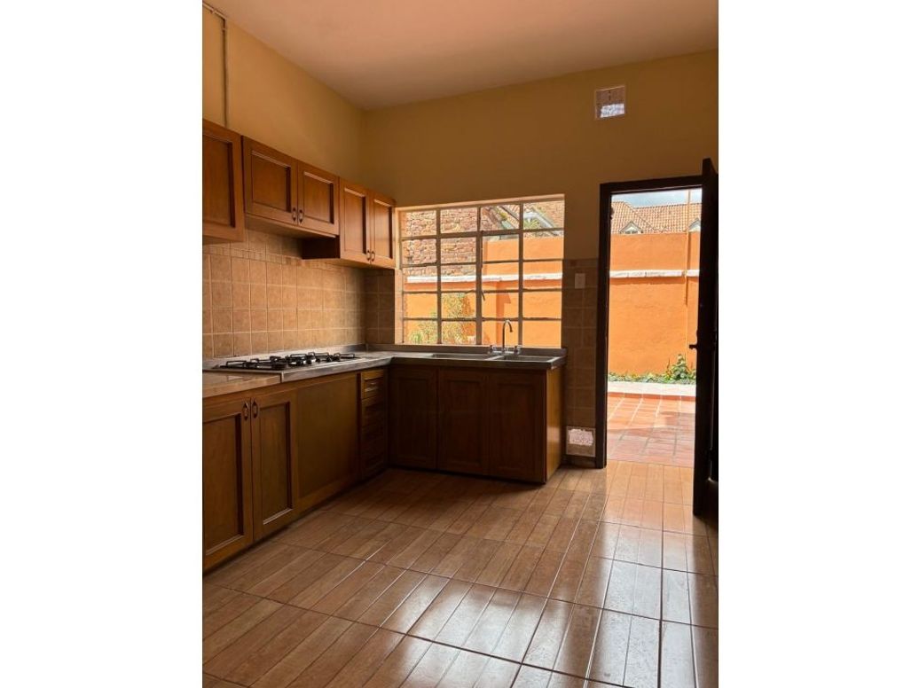 Casa de 6 alcobas en venta en San Luis, Bogotá, 330 m² · foto 19 de 20
