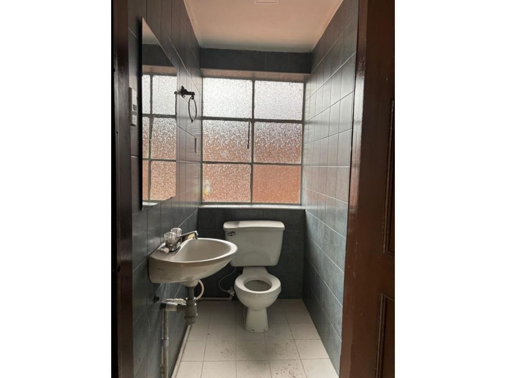 Casa de 6 alcobas en venta en San Luis, Bogotá, 330 m² · foto 12 de 20