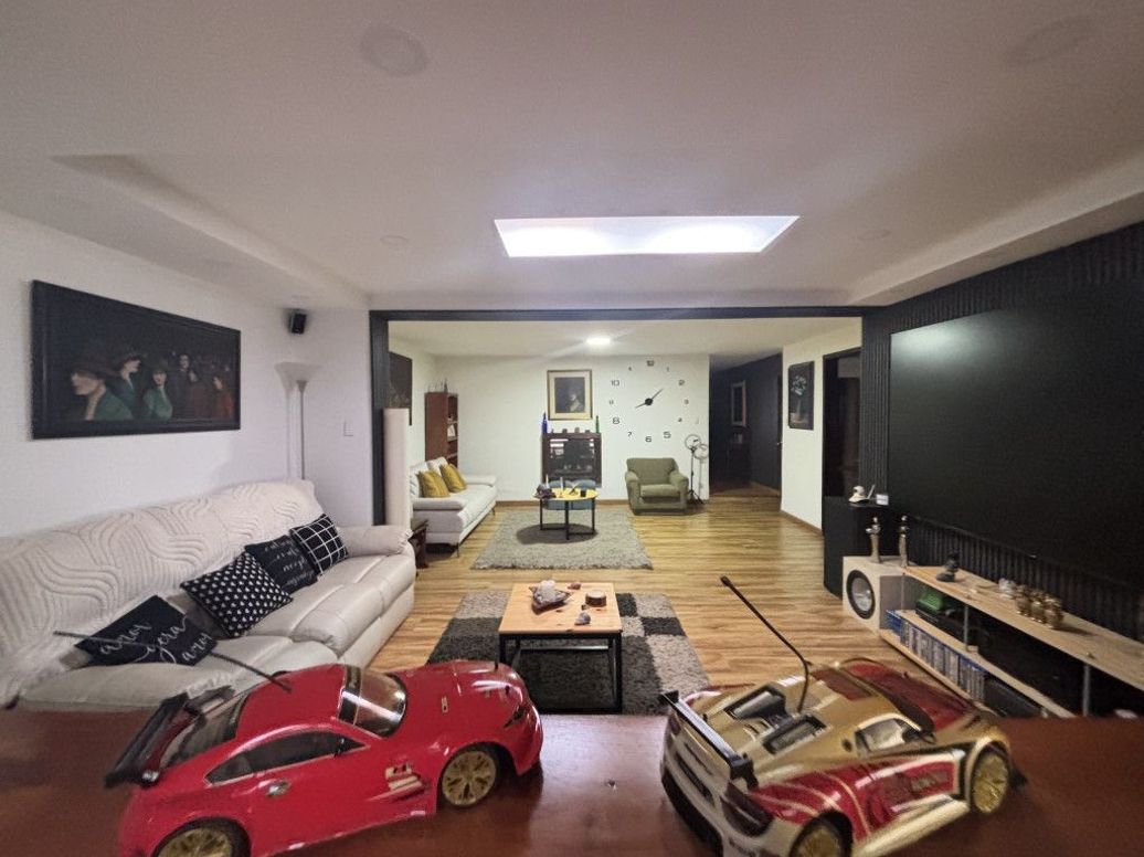 Casa de 7 alcobas en venta en Nuevo Contry, Bogotá, 339 m² · foto 2 de 20