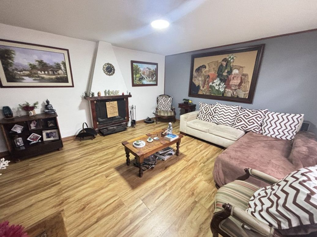 Casa de 7 alcobas en venta en Nuevo Contry, Bogotá, 339 m² · foto 9 de 20