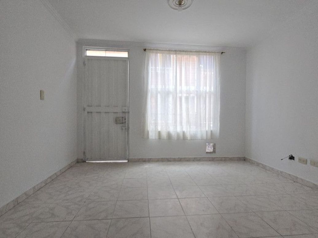 Casa de 3 alcobas en venta en Cr Prados De Castilla Et. Iv, Bogotá, 68 m² · foto 3 de 20