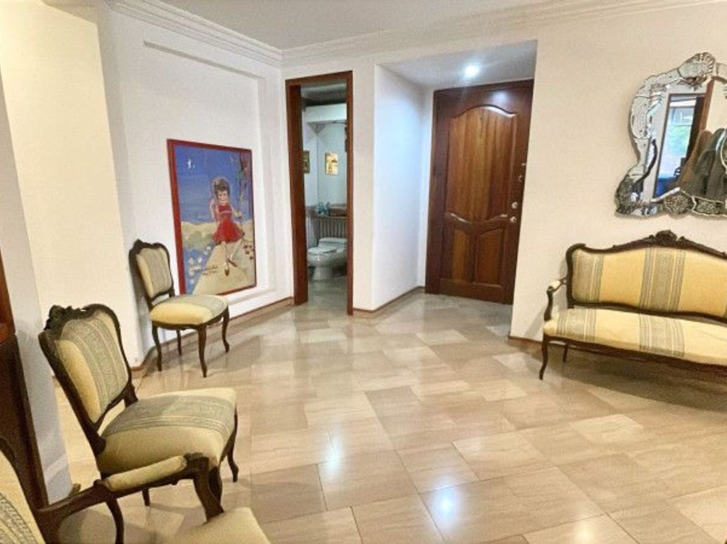 Apartamento de 3 alcobas en venta en Chico Norte Et. Ii, Bogotá, 224 m² · foto 2 de 17