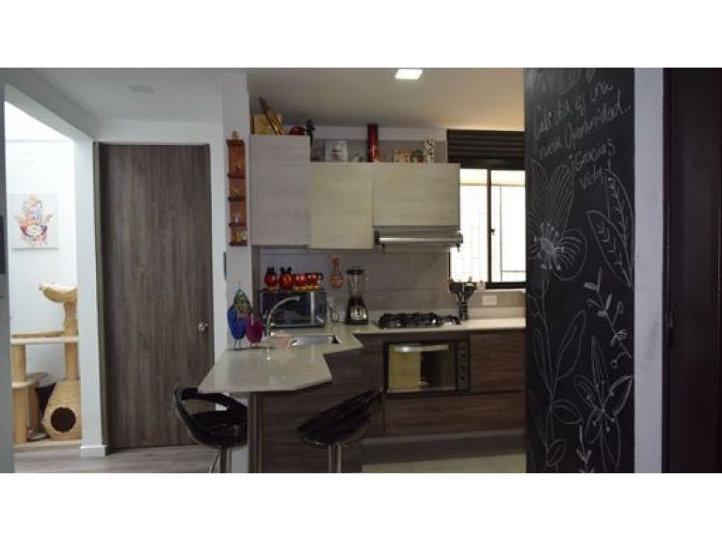 Apartamento de 3 alcobas en venta en Normandía, Bogotá, 81 m² · foto 2 de 11