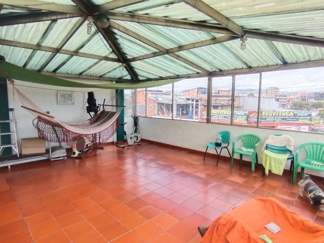 Casa de 3 alcobas en venta en Ub. Carvajal, Bogotá, 219 m² · foto 11 de 13