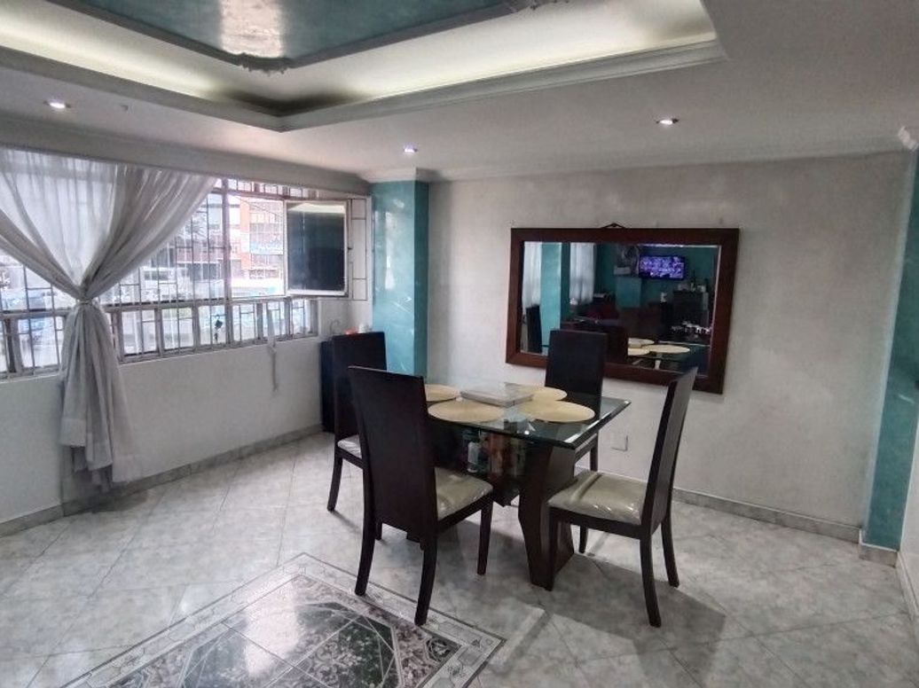 Casa de 3 alcobas en venta en Ub. Carvajal, Bogotá, 219 m² · foto 5 de 13