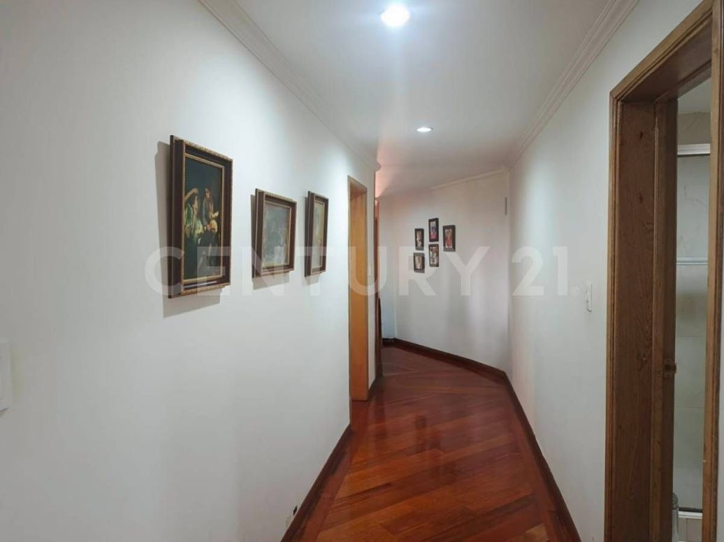 Apartamento de 4 alcobas en venta en Santa Barbara, Bogotá, 170 m² · foto 18 de 20