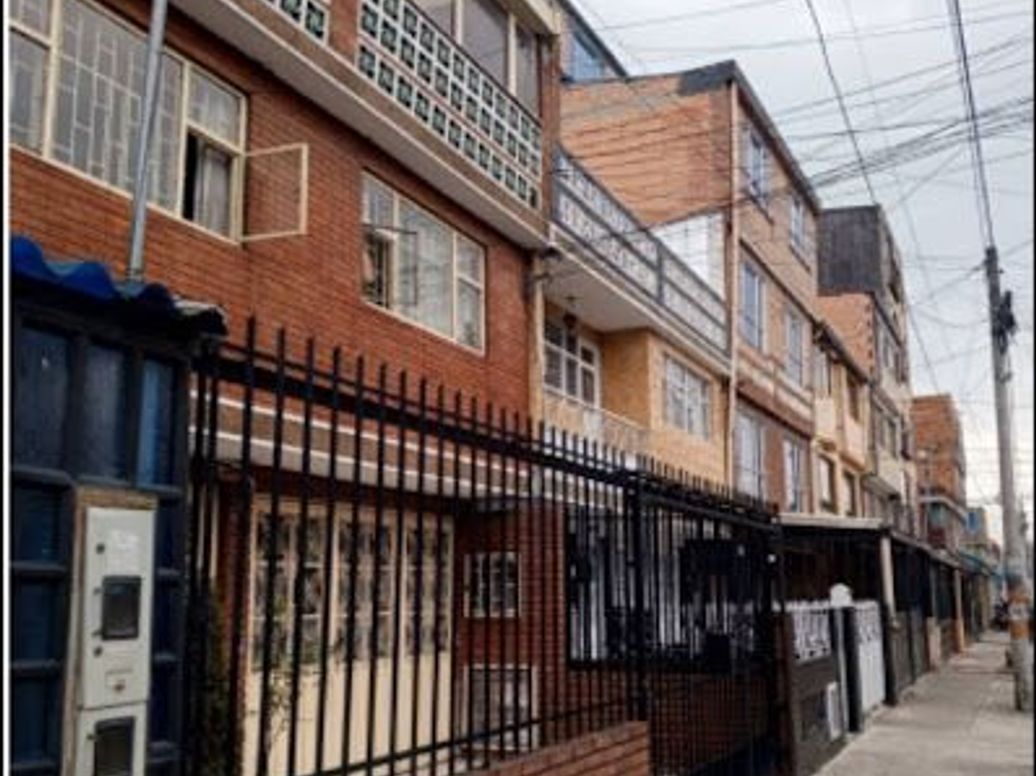 Casa de 5 alcobas en venta en Nueva Delicias, Bogotá, 140 m² · foto 2 de 19
