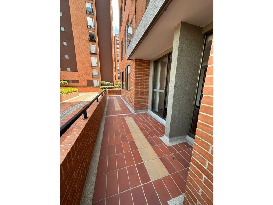 Apartamento de 3 alcobas en venta en Britalia, Bogotá, 81 m² · foto 10 de 19