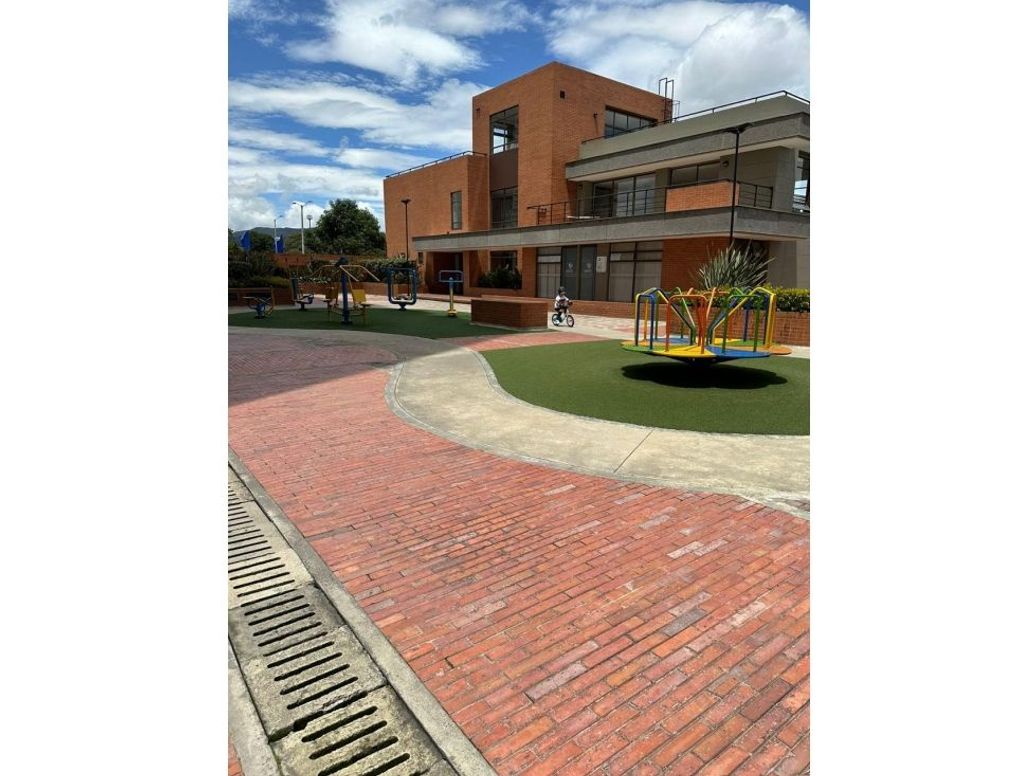 Apartamento de 3 alcobas en venta en Britalia, Bogotá, 81 m² · foto 12 de 19