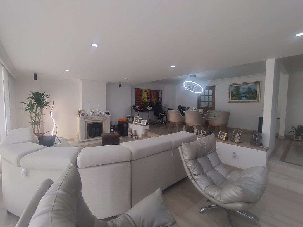 Apartamento de 3 alcobas en venta en Santa Barbara Central, Bogotá, 182 m² · foto 15 de 20