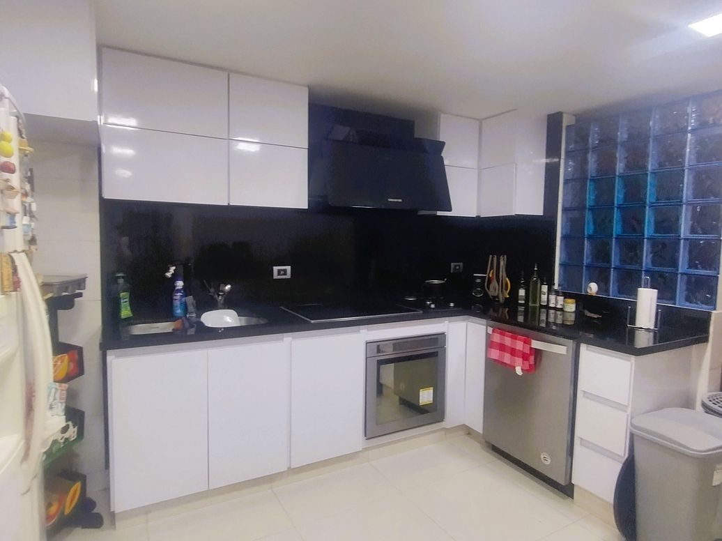 Apartamento de 3 alcobas en venta en Santa Barbara Central, Bogotá, 182 m² · foto 18 de 20