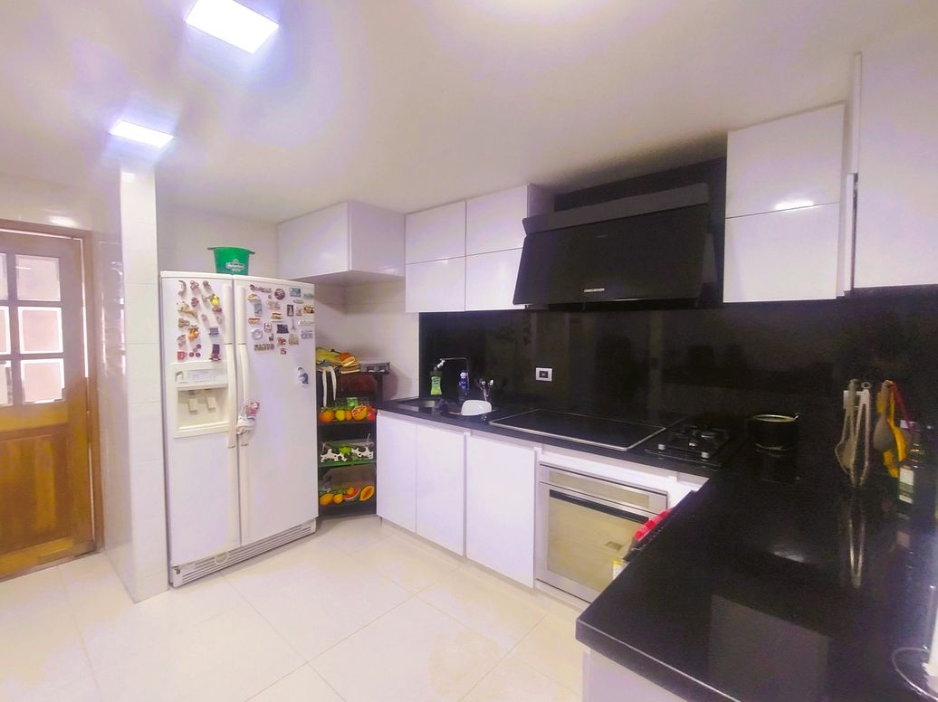 Apartamento de 3 alcobas en venta en Santa Barbara Central, Bogotá, 182 m² · foto 19 de 20