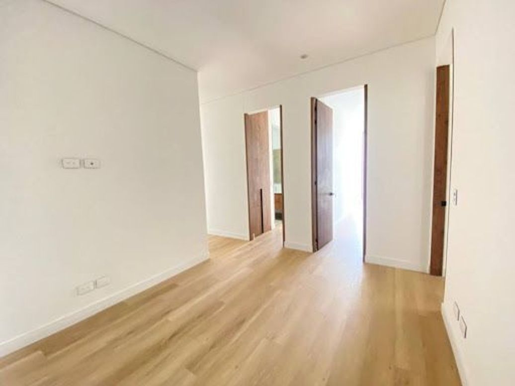Apartamento de 3 alcobas en venta en Chico Oriental, Bogotá, 170 m² · foto 16 de 20