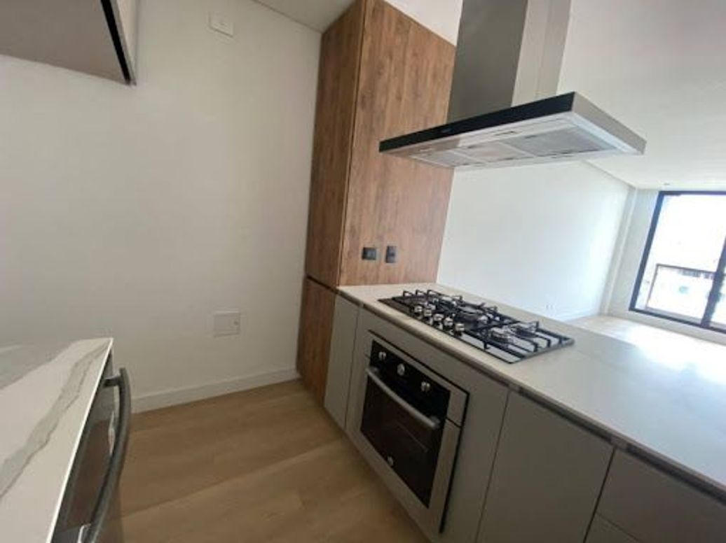 Apartamento de 2 alcobas en venta en Chico Navarra, Bogotá, 98 m² · foto 13 de 20