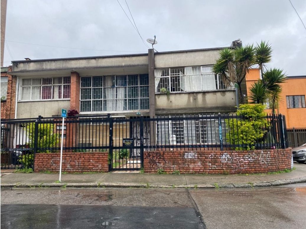 Casa de 5 alcobas en venta en Chapinero, Bogotá, 330 m² · foto 10 de 14