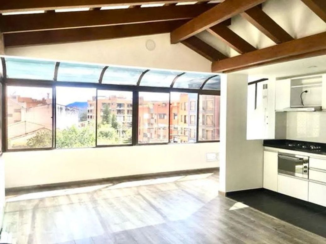 Apartamento de 2 alcobas en venta en Santa Barbara Central, Bogotá, 97 m² · foto 2 de 8