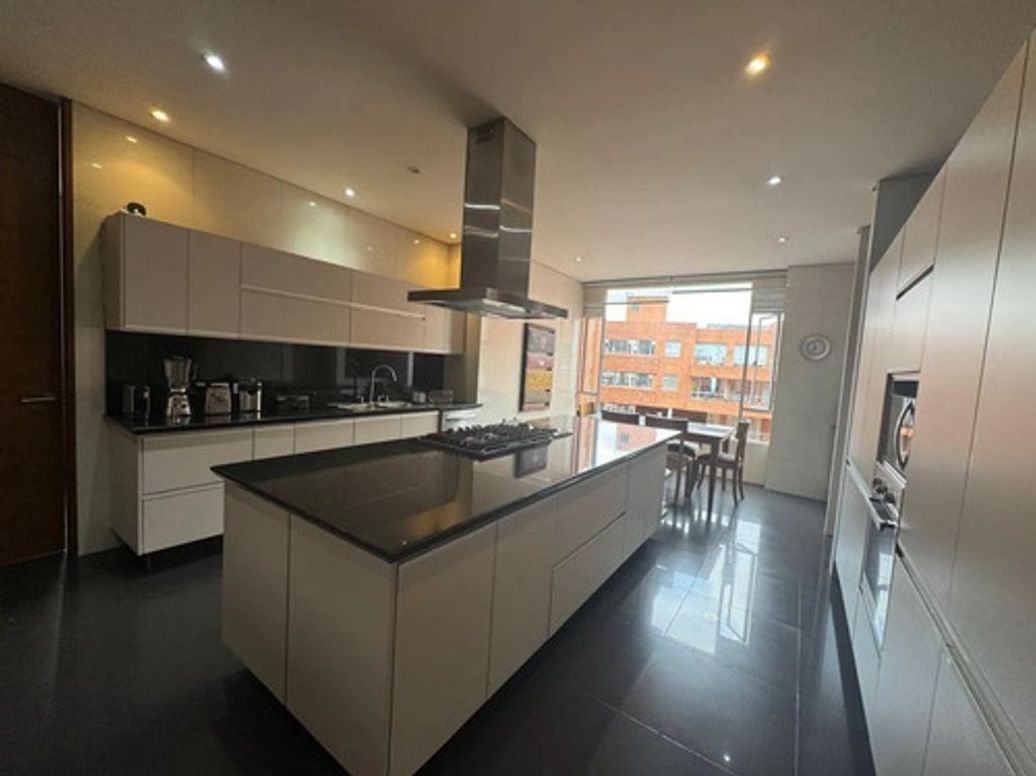 Apartamento de 3 alcobas en venta en Bellavista, Bogotá, 300 m² · foto 10 de 12