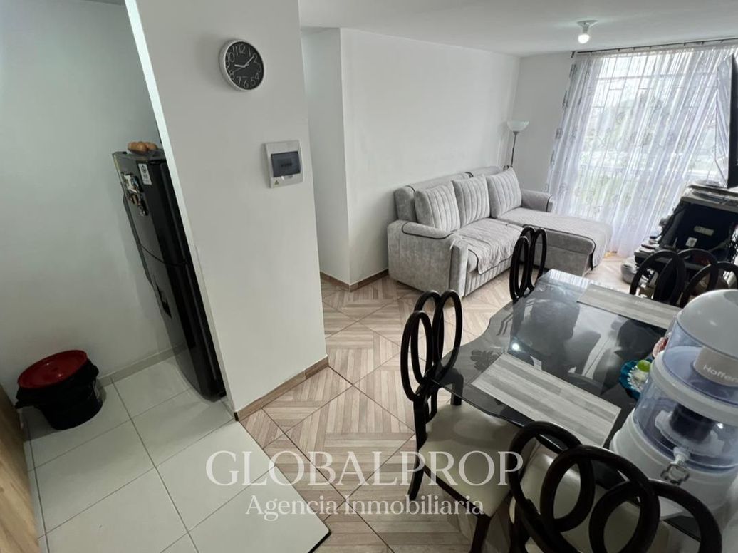 Apartamento de 3 alcobas en venta en Granada Sur, Bogotá, 52 m² · foto 8 de 19