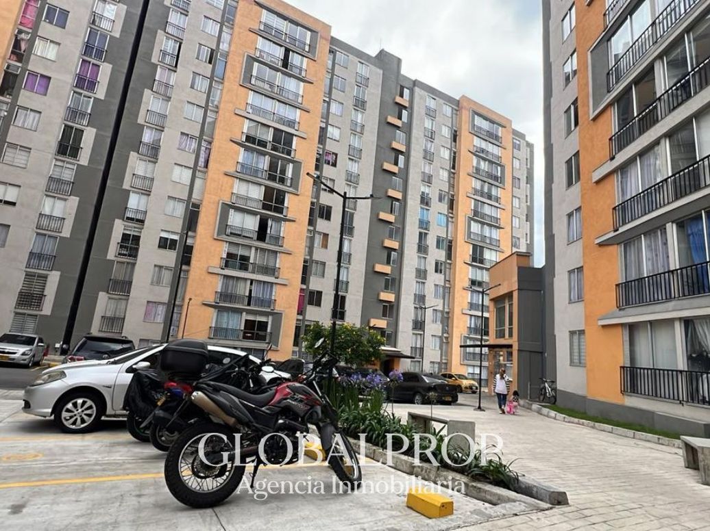Apartamento de 3 alcobas en venta en Granada Sur, Bogotá, 52 m² · foto 2 de 19