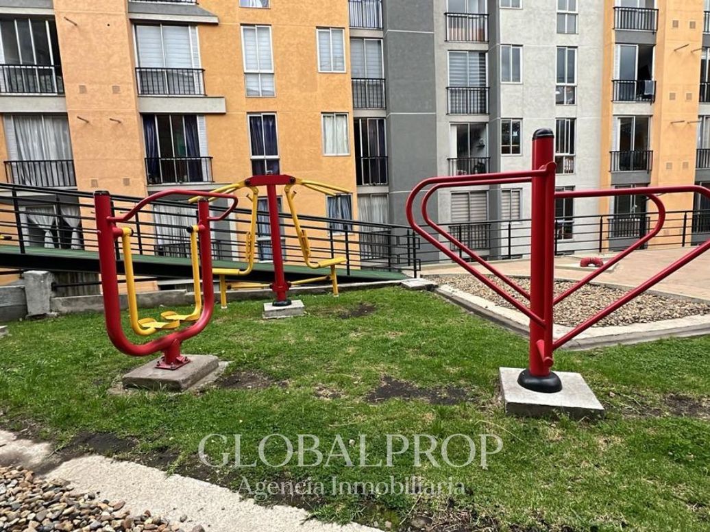 Apartamento de 3 alcobas en venta en Granada Sur, Bogotá, 52 m² · foto 4 de 19